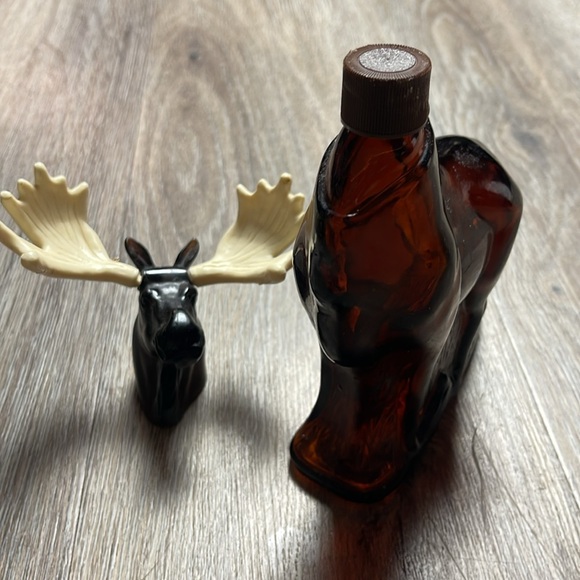 Avon Vintage Alaska Moose (Empty) Glass Aftershave Bottle - Picture 4 of 10